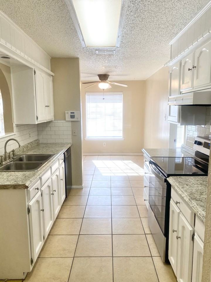 3417 83rd Dr - Photo 5 of 18