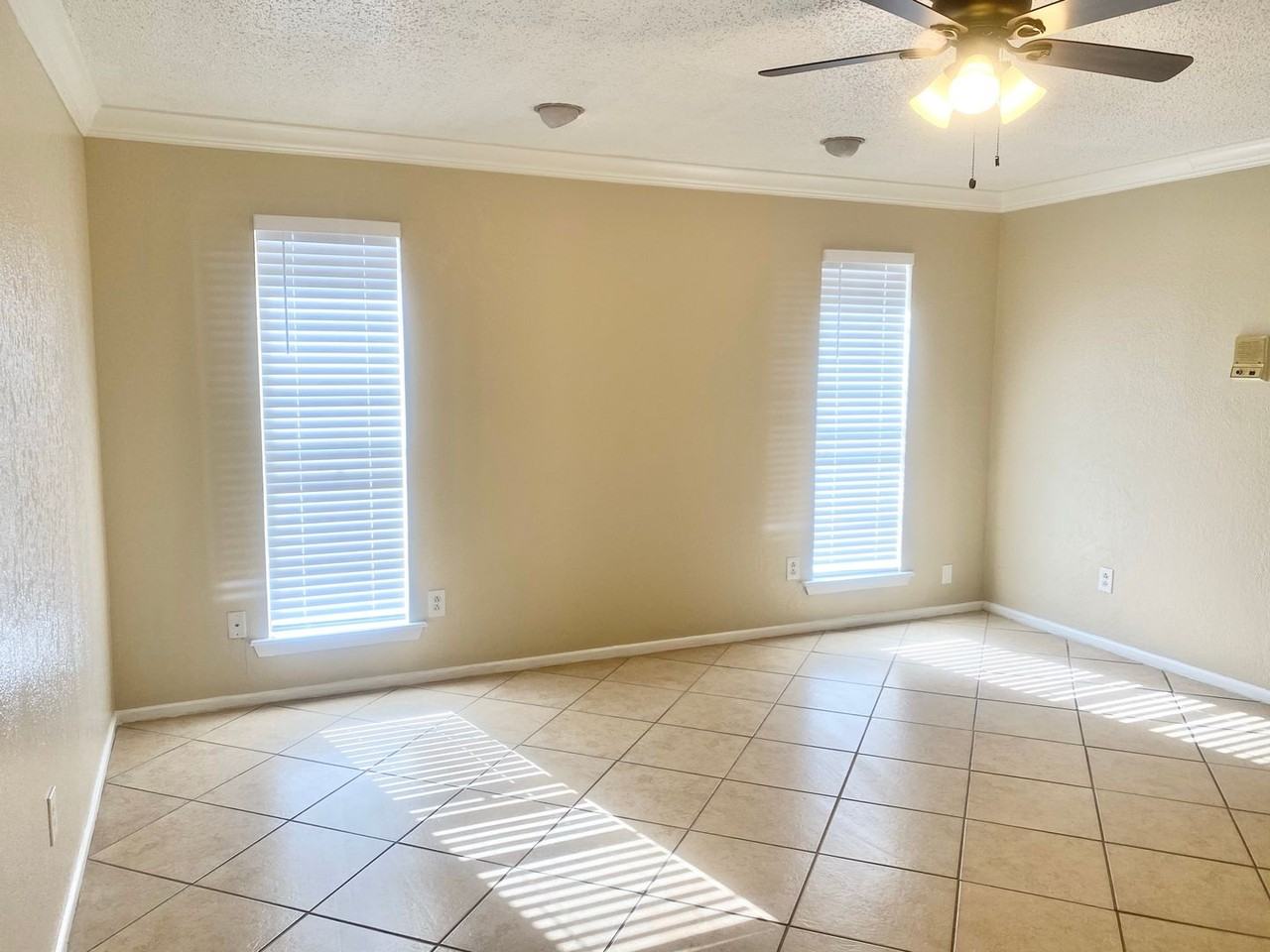 3417 83rd Dr - Photo 7 of 18