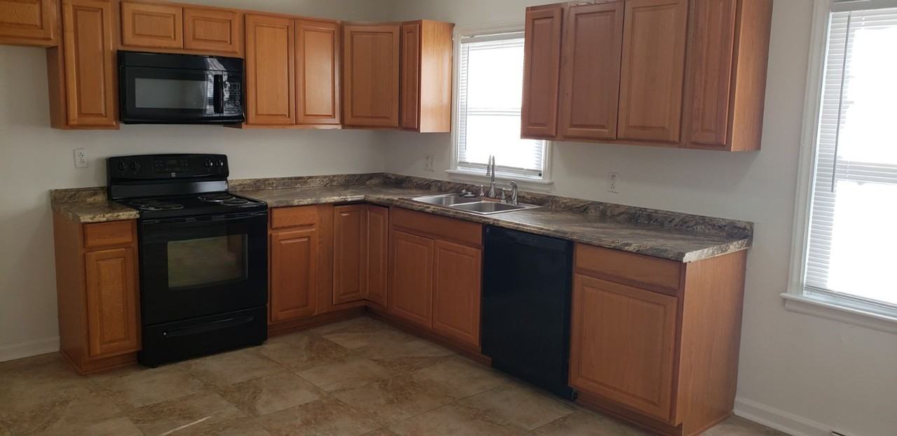 6221 Georgia Ave - Photo 2 of 9