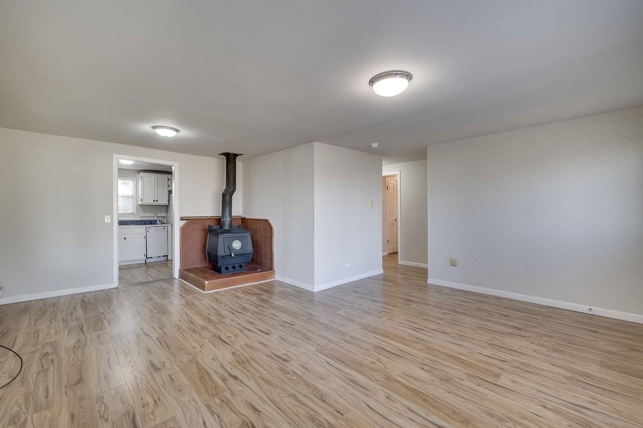 11445 Se 162nd St - Photo 2 of 16