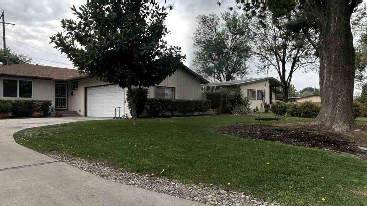 5918 Tower Rd - Photo 2 of 26