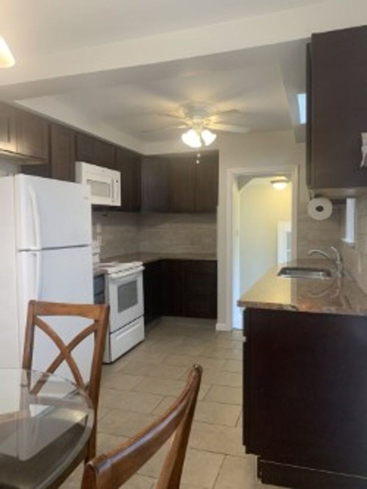 11836 W 130th St - Photo 2 of 24