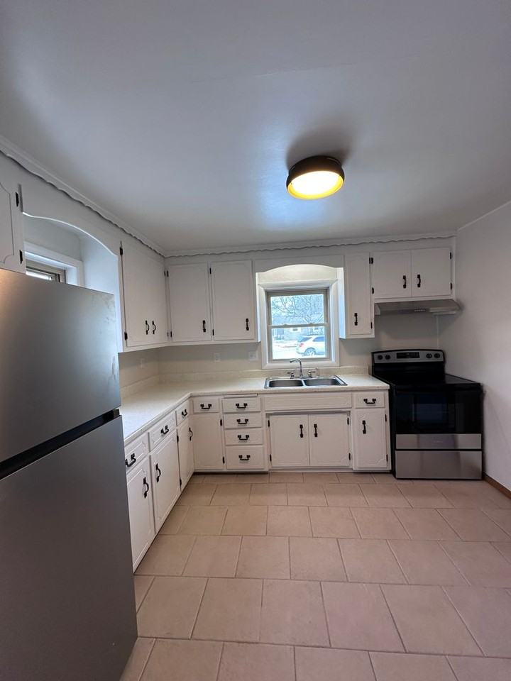 1317 Crestwood Dr - Photo 2 of 35