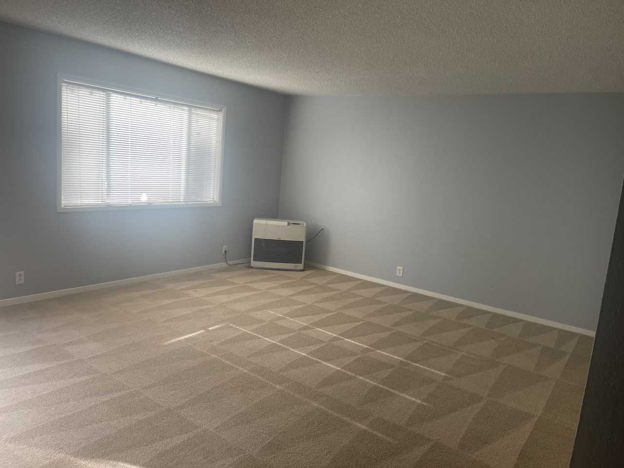 206 N Weed Blvd - Photo 2 of 10