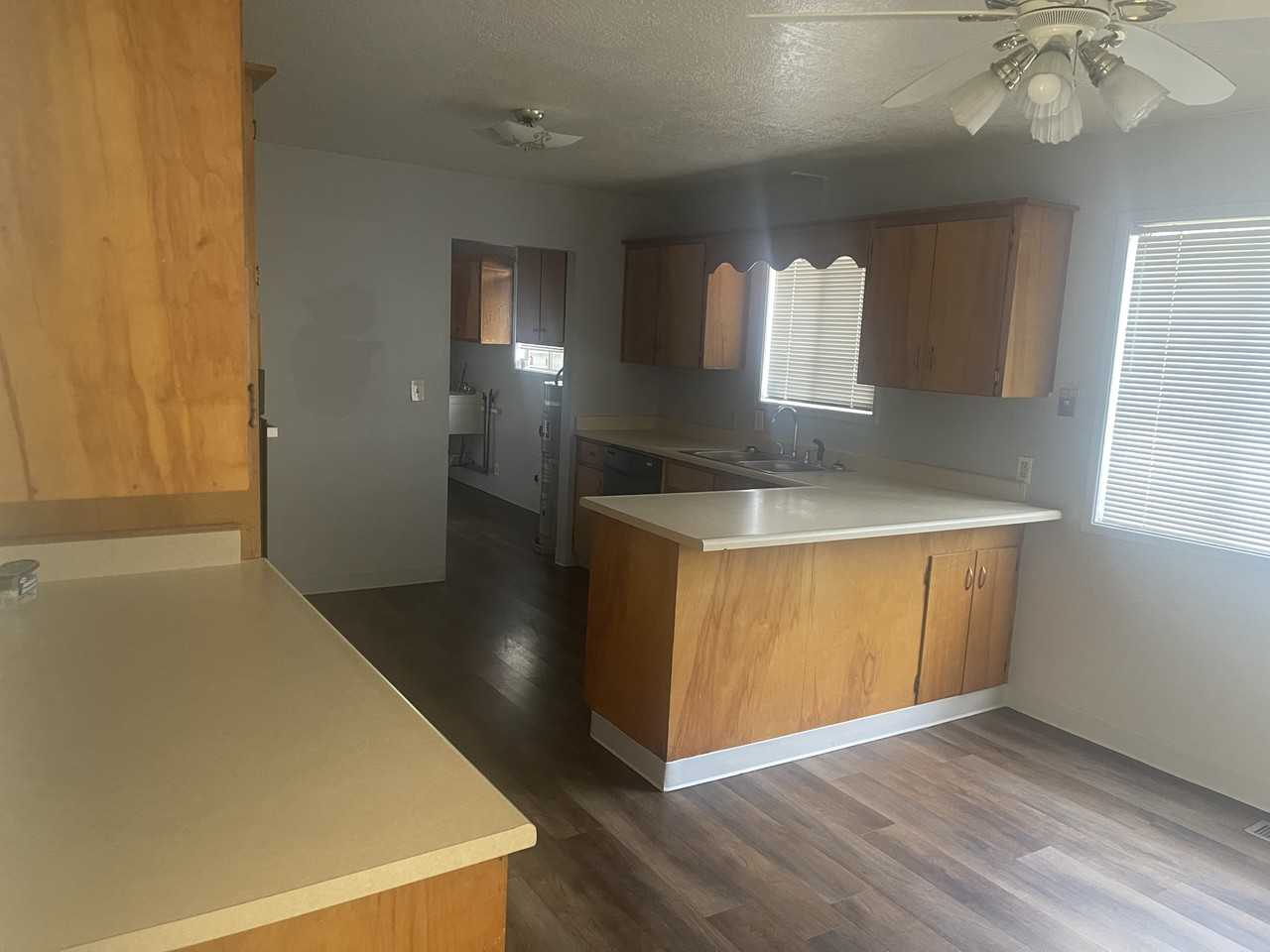 206 N Weed Blvd - Photo 3 of 10