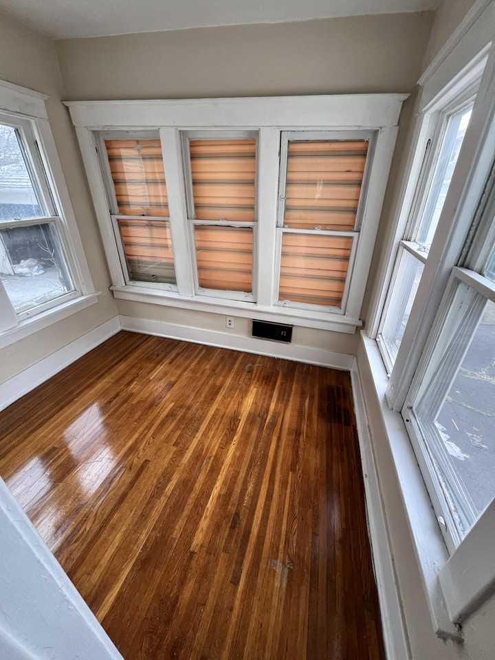 240 Lisbon Ave - Photo 2 of 17