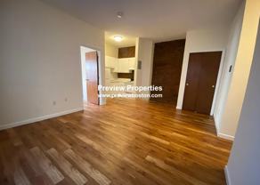 S Huntington Ave #3P - Photo 1 of 1