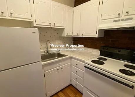 S Huntington Ave #3P - Photo 6 of 12