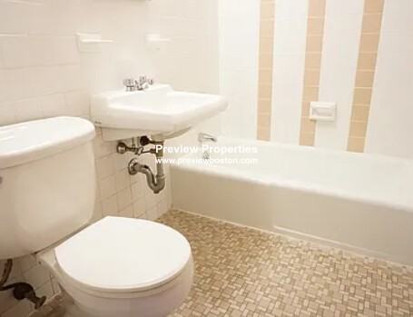 S Huntington Ave #11P - Photo 5 of 5