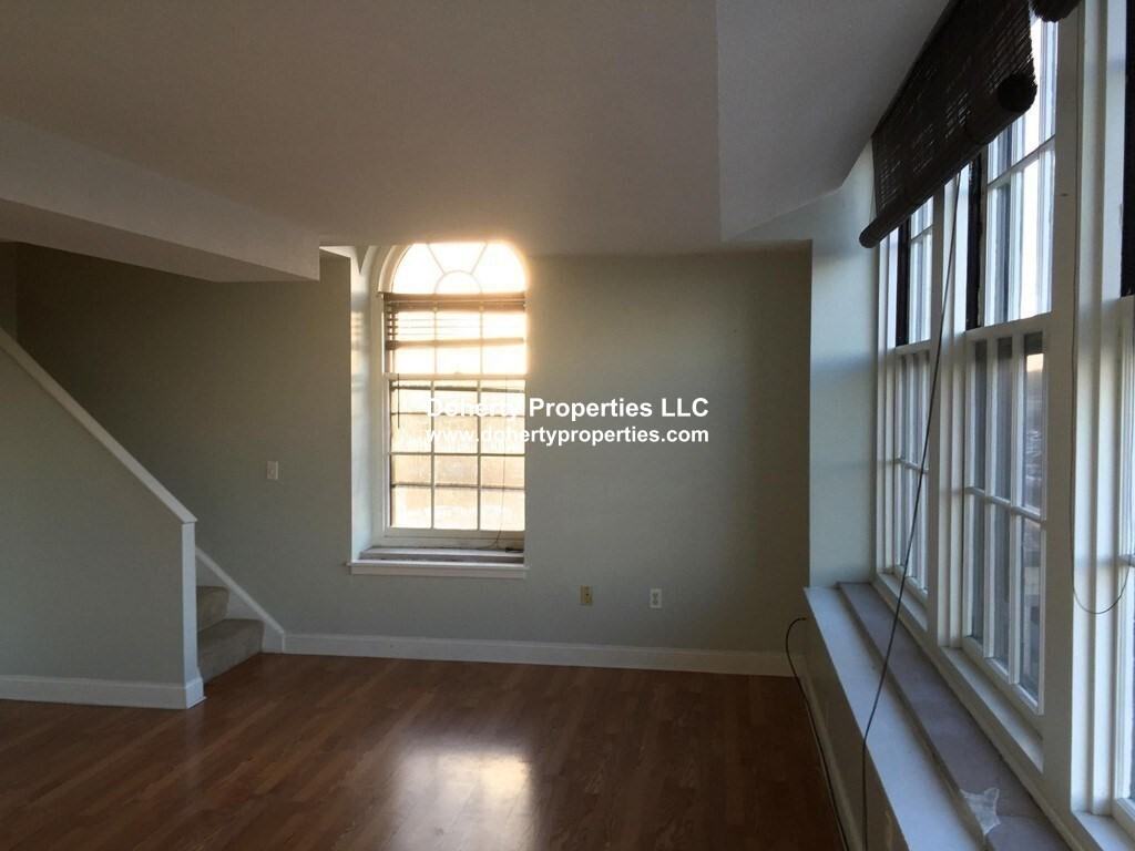 201 Thorndike St #1-21 - Photo 4 of 9