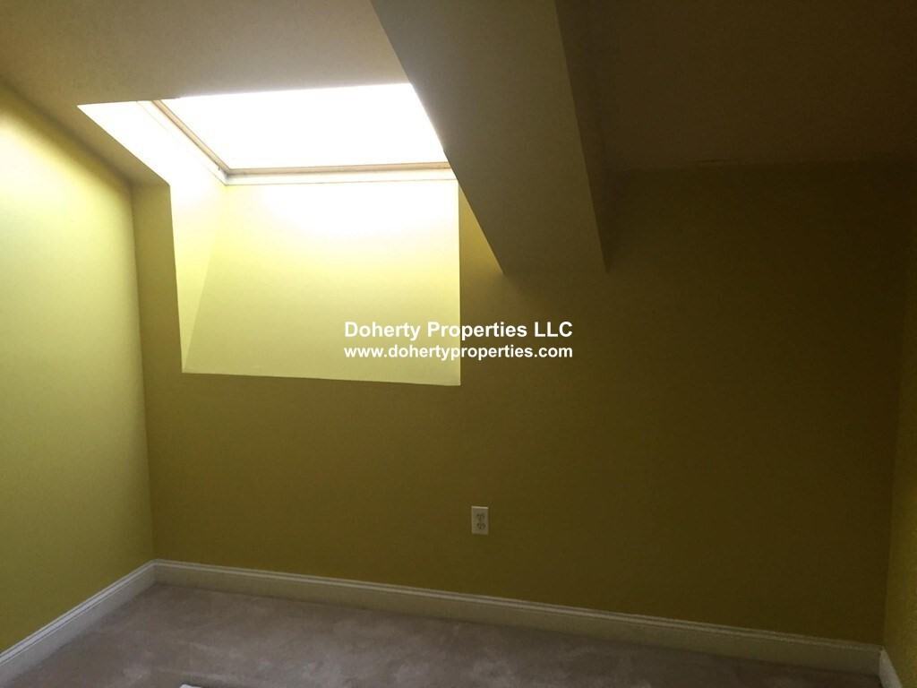 201 Thorndike St #1-21 - Photo 6 of 9