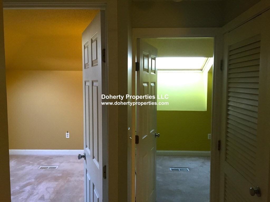 201 Thorndike St #1-21 - Photo 7 of 9