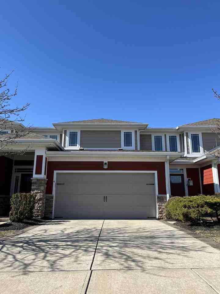 535 Riverpointe Dr #4 - Photo 3 of 32