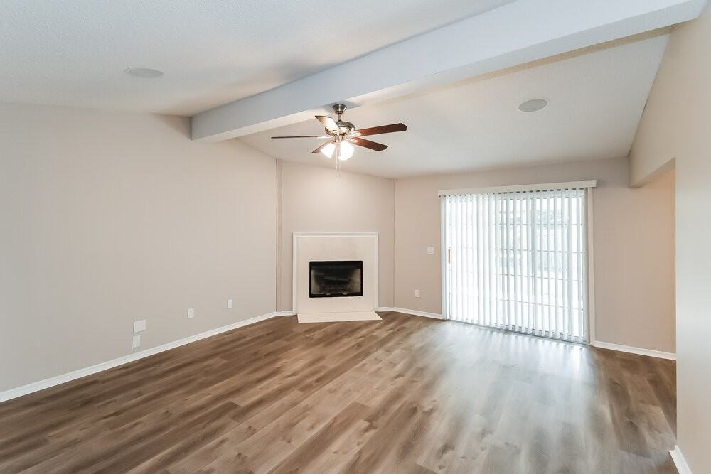 11080 Barbizon Cir E - Photo 3 of 16