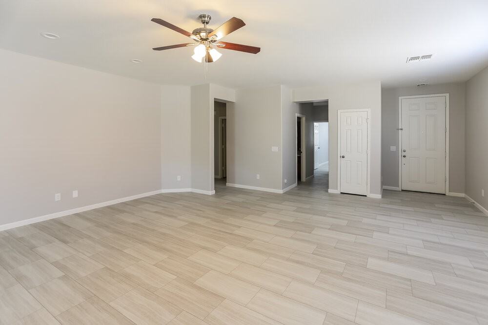 5439 W Fetlock Trl - Photo 5 of 16