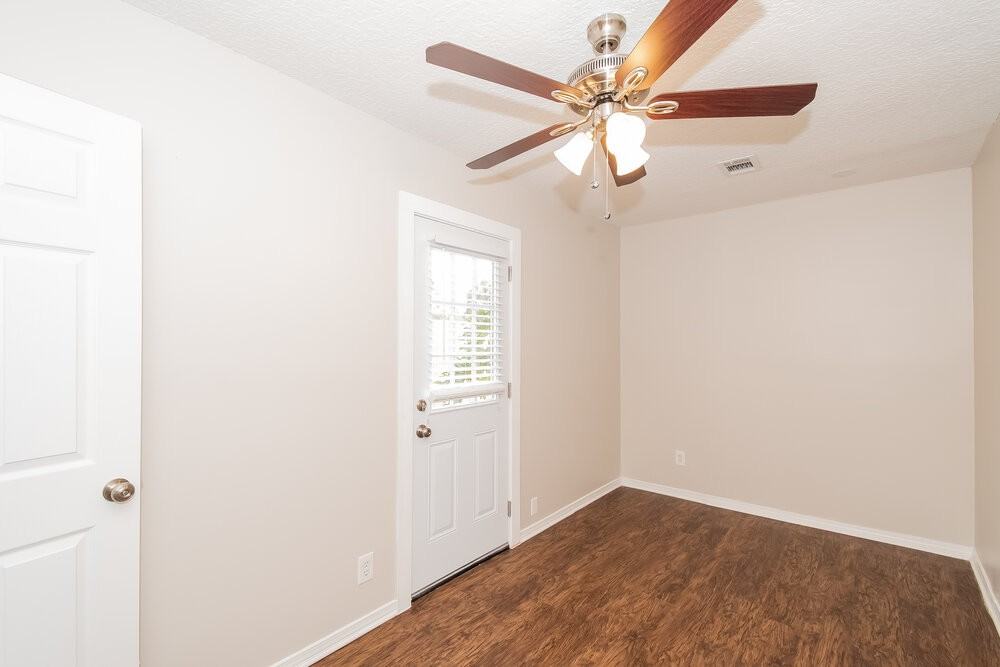 805 Elmwood St - Photo 2 of 14