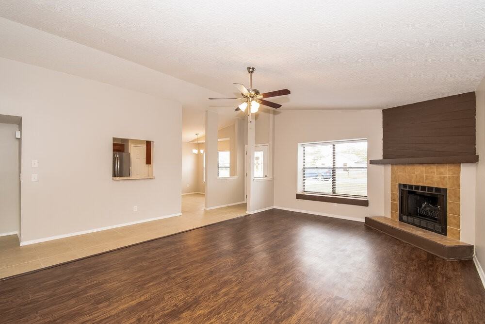 805 Elmwood St - Photo 4 of 14