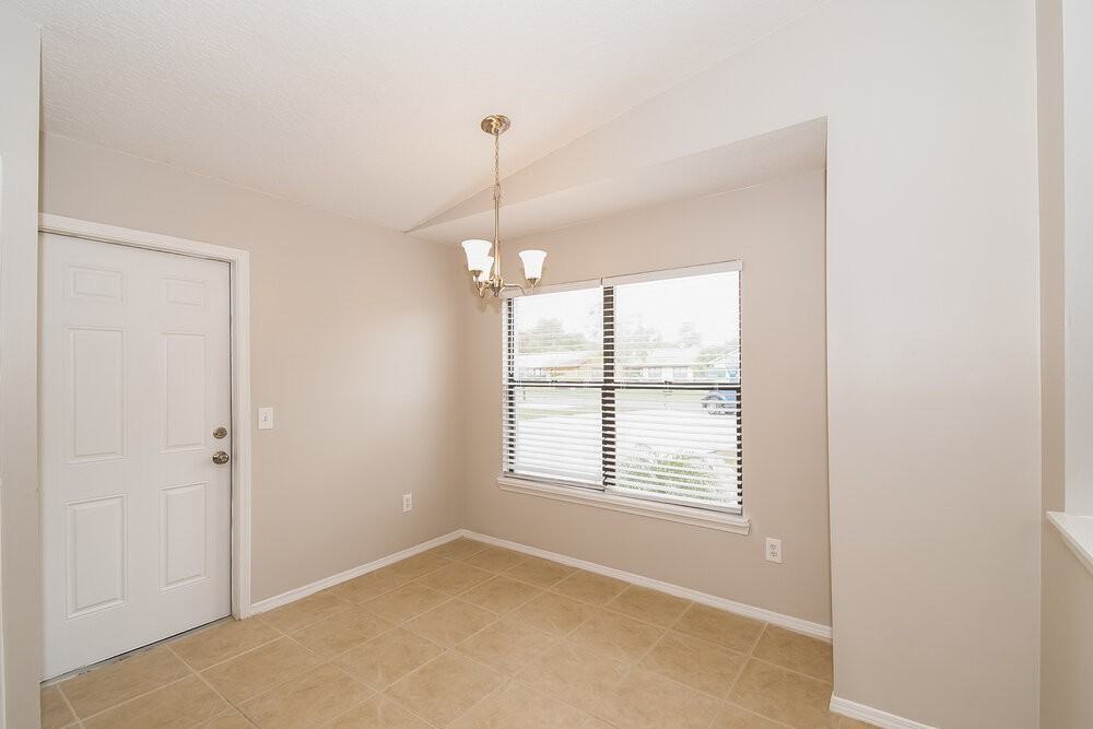 805 Elmwood St - Photo 5 of 14