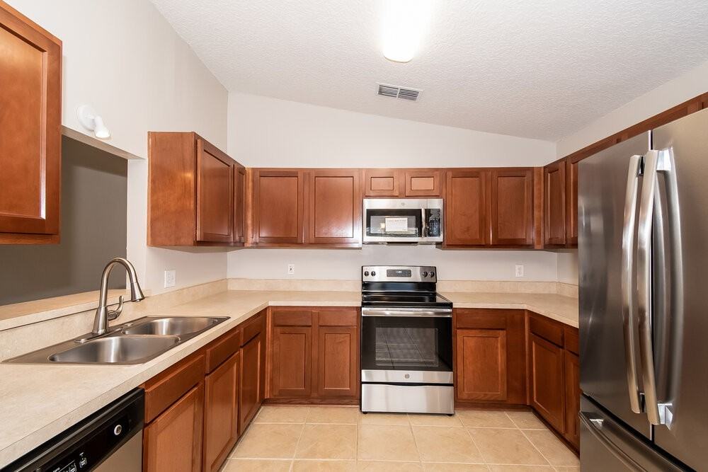 805 Elmwood St - Photo 7 of 14