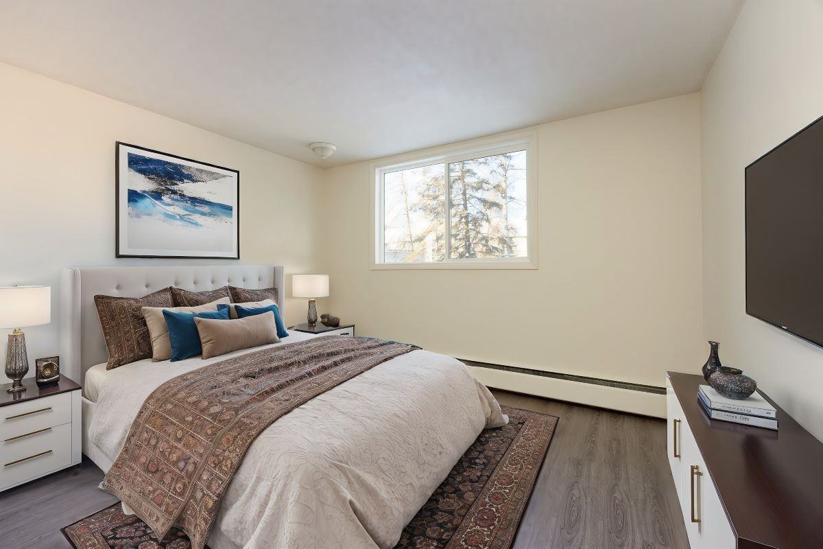 Birchwood Manor - Photo 4 of 9