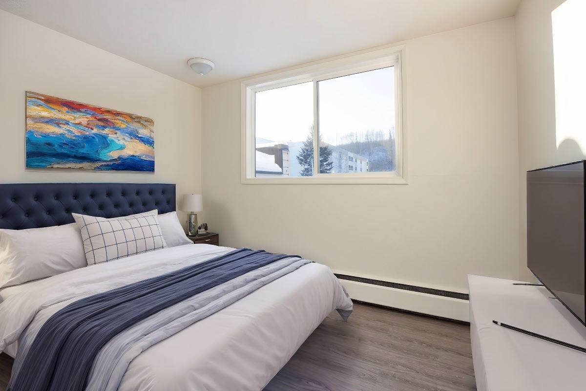 Birchwood Manor - Photo 5 of 9