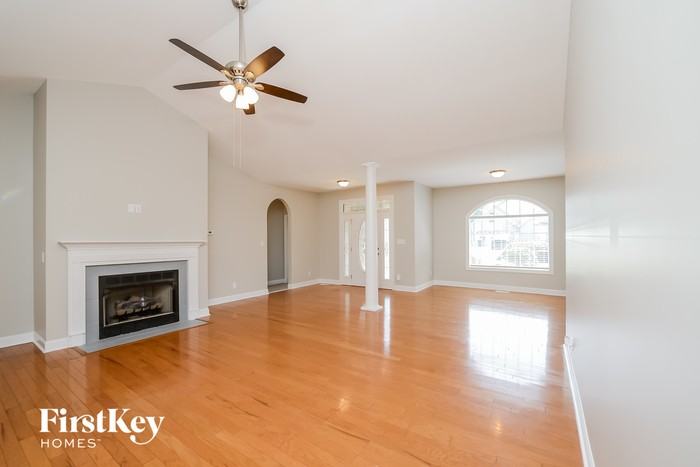 1108 Dogwood Ln - Photo 3 of 15