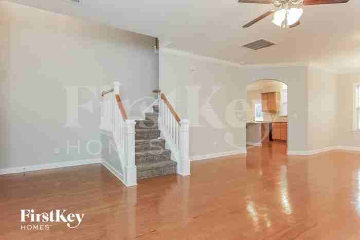 516 Adams Point Dr - Photo 2 of 15