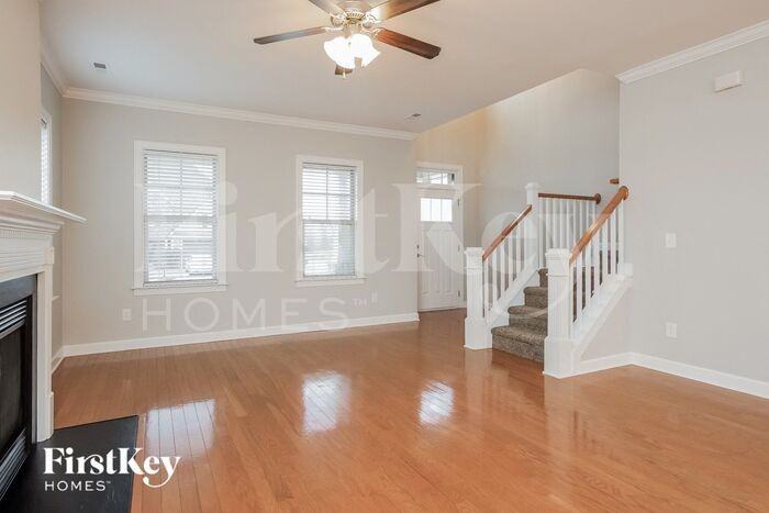 516 Adams Point Dr - Photo 3 of 15