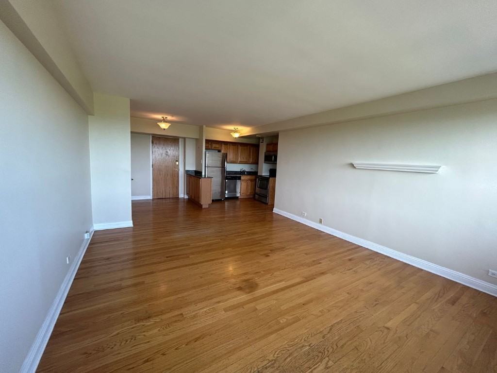 4180 N Marine Dr #907 - Photo 4 of 18