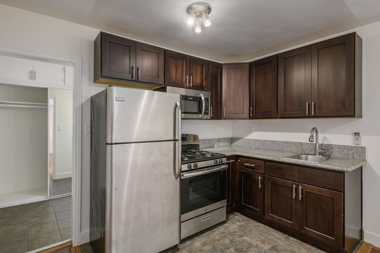 6871 Franklin Ave - Photo 3 of 29