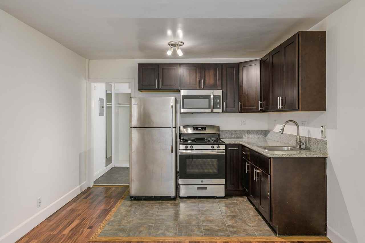 6871 Franklin Ave - Photo 4 of 29