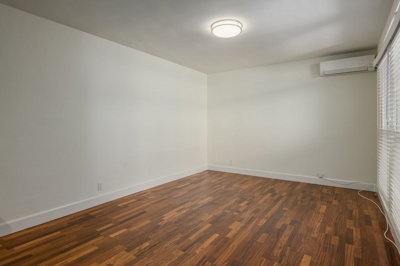 6871 Franklin Ave - Photo 6 of 29