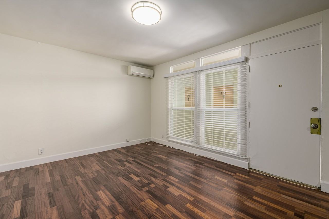 6871 Franklin Ave - Photo 7 of 29