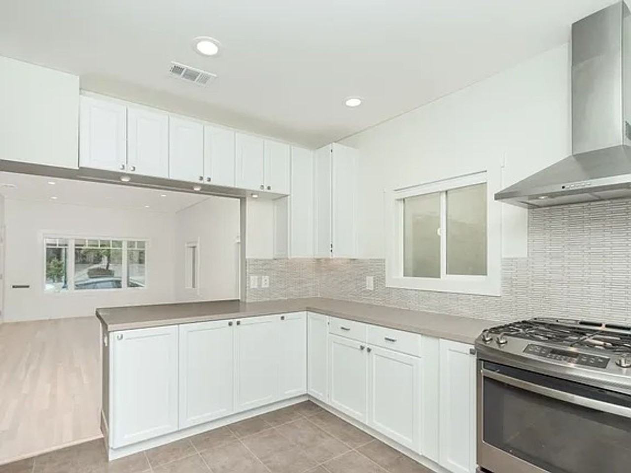 335 W Date St - Photo 3 of 9