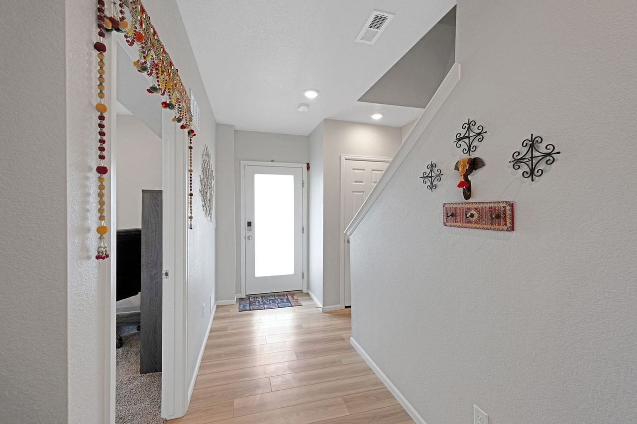 16582 Shoshone Pl - Photo 5 of 34