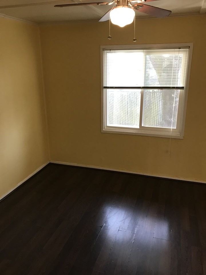 026-Lewis Street 6-Plex - Photo 6 of 11