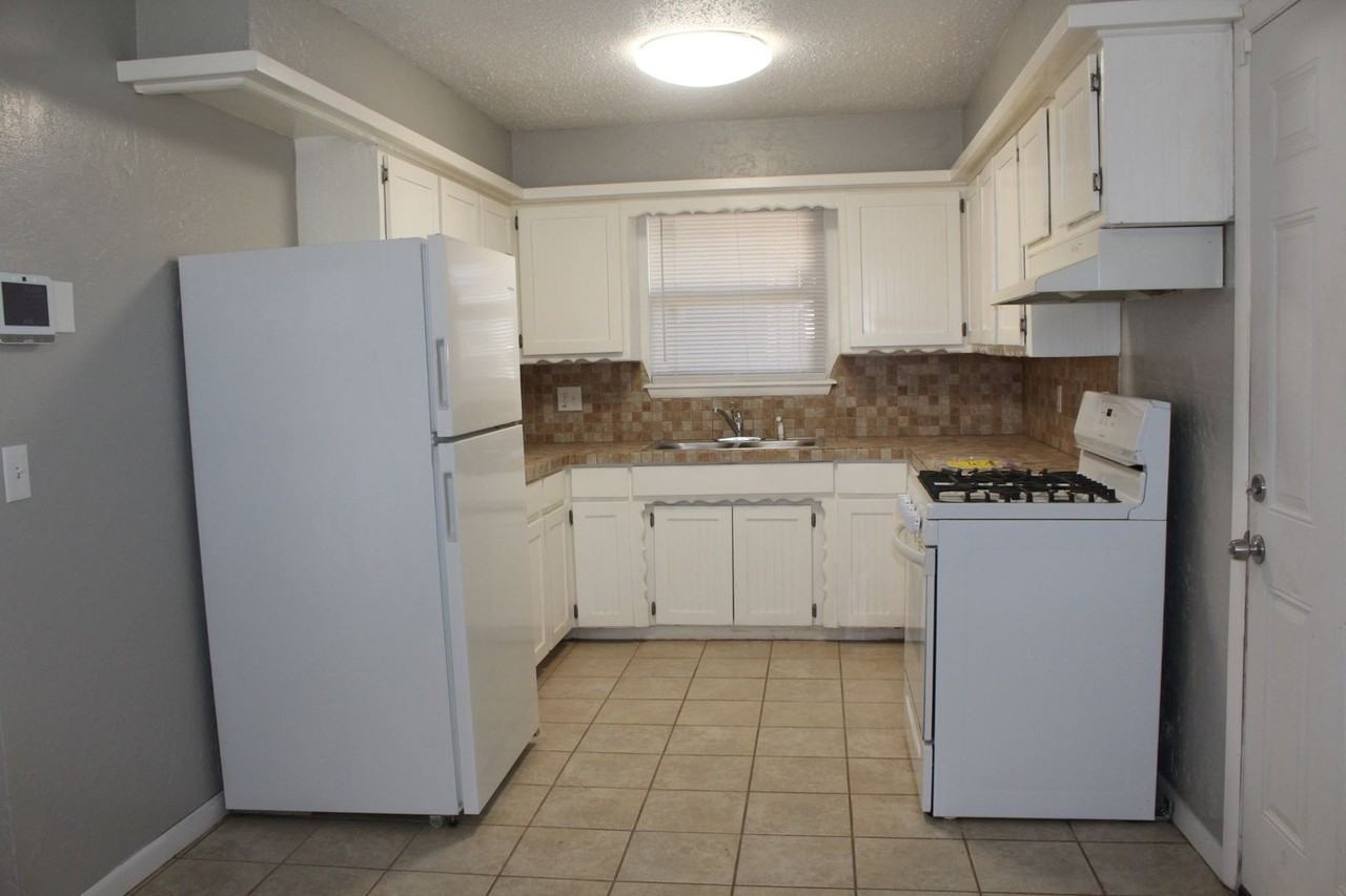3036 Se 20th St - Photo 3 of 28