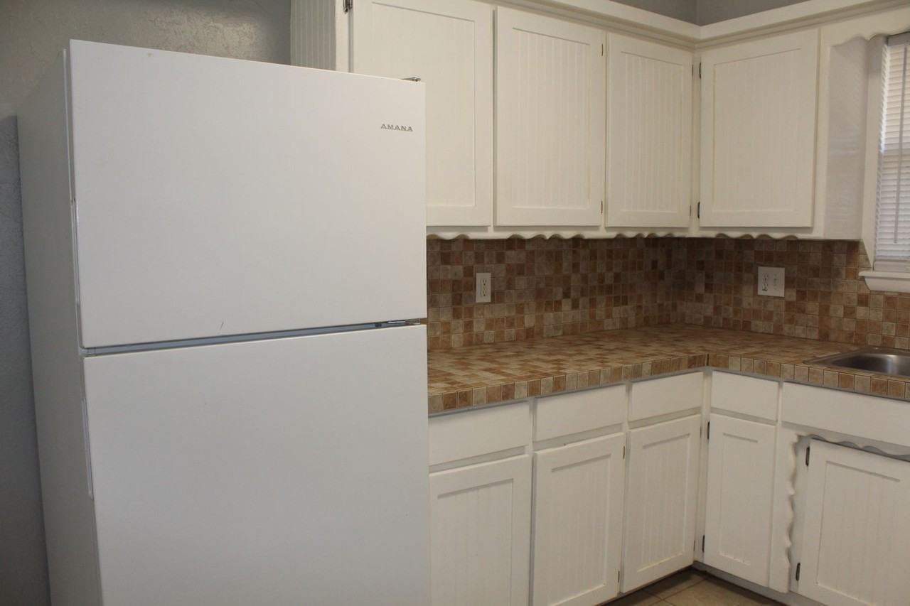 3036 Se 20th St - Photo 4 of 28