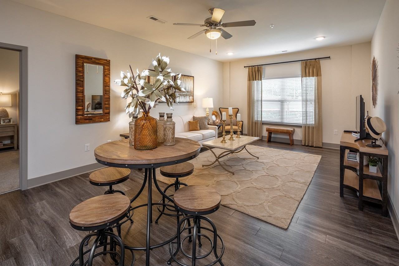 Vintage Blackman Apartments - Photo 5 of 37