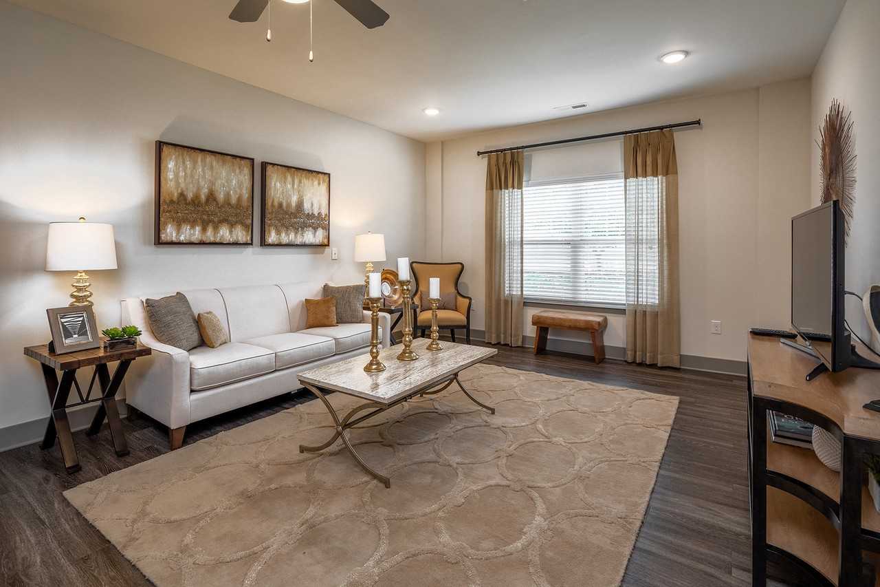 Vintage Blackman Apartments - Photo 3 of 37