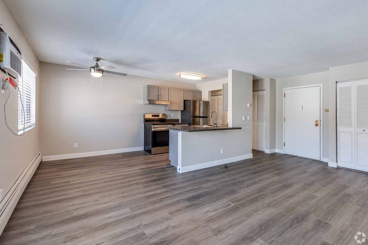 7th Avenue Apartments - Photo 2 of 31