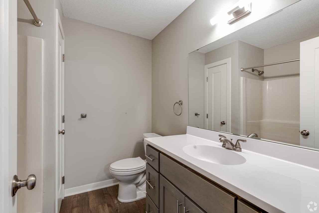 7th Avenue Apartments - Photo 5 of 31