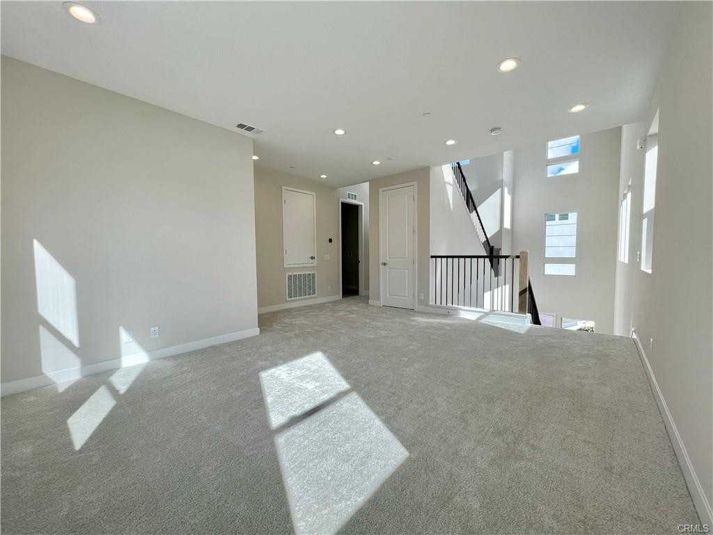 151 Tivoli Ln - Photo 2 of 8