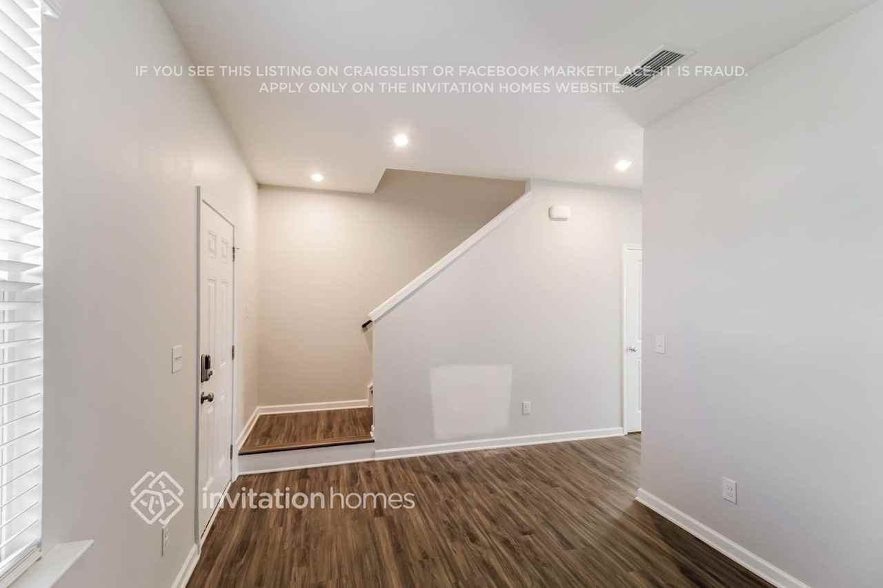 318 Rock View Ln - Photo 5 of 26