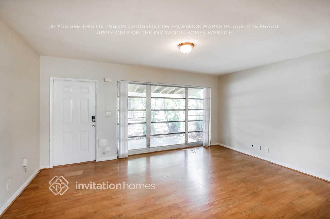 1501 Sw 25th Ave - Photo 3 of 17