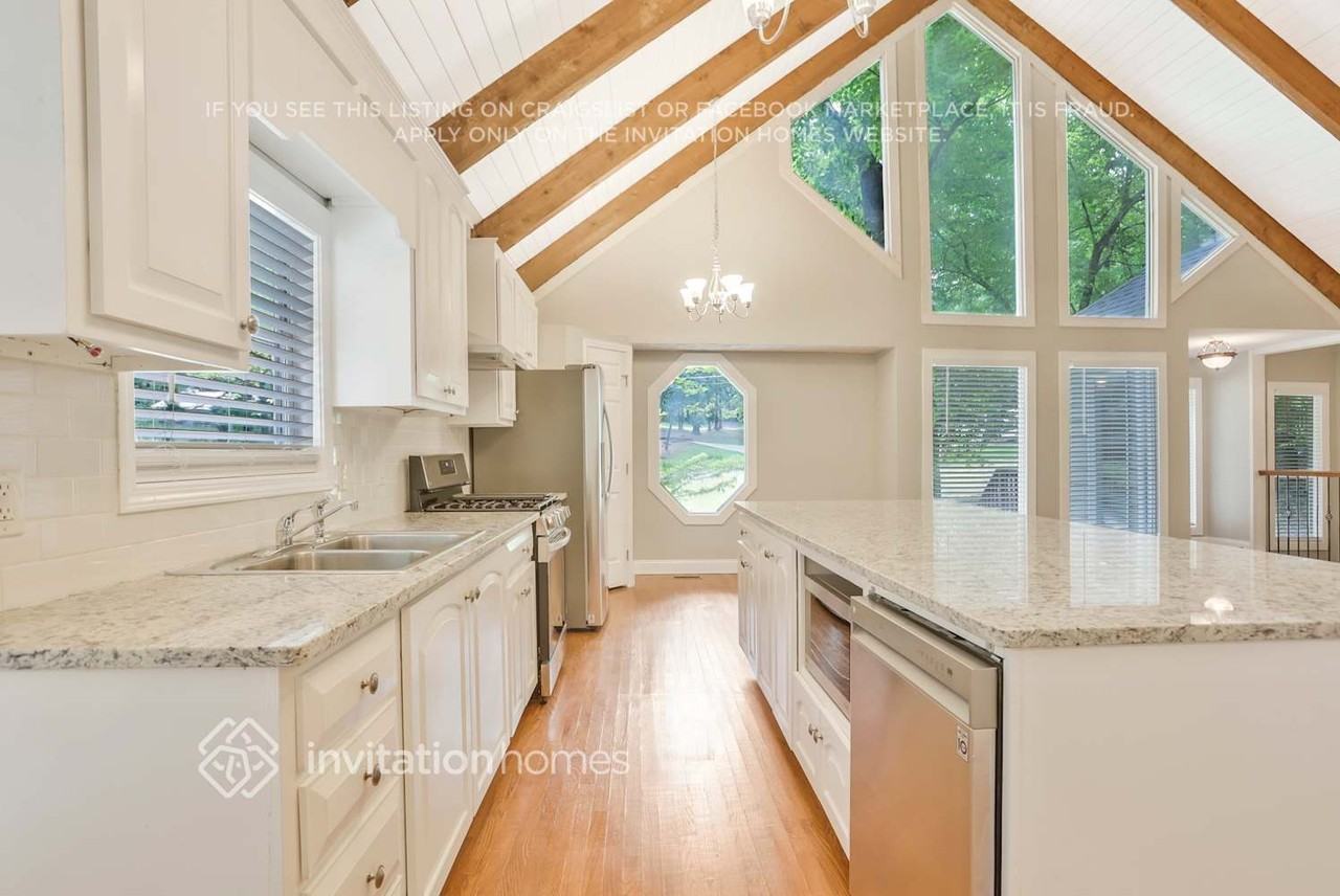 405 Bramble Ct - Photo 4 of 20