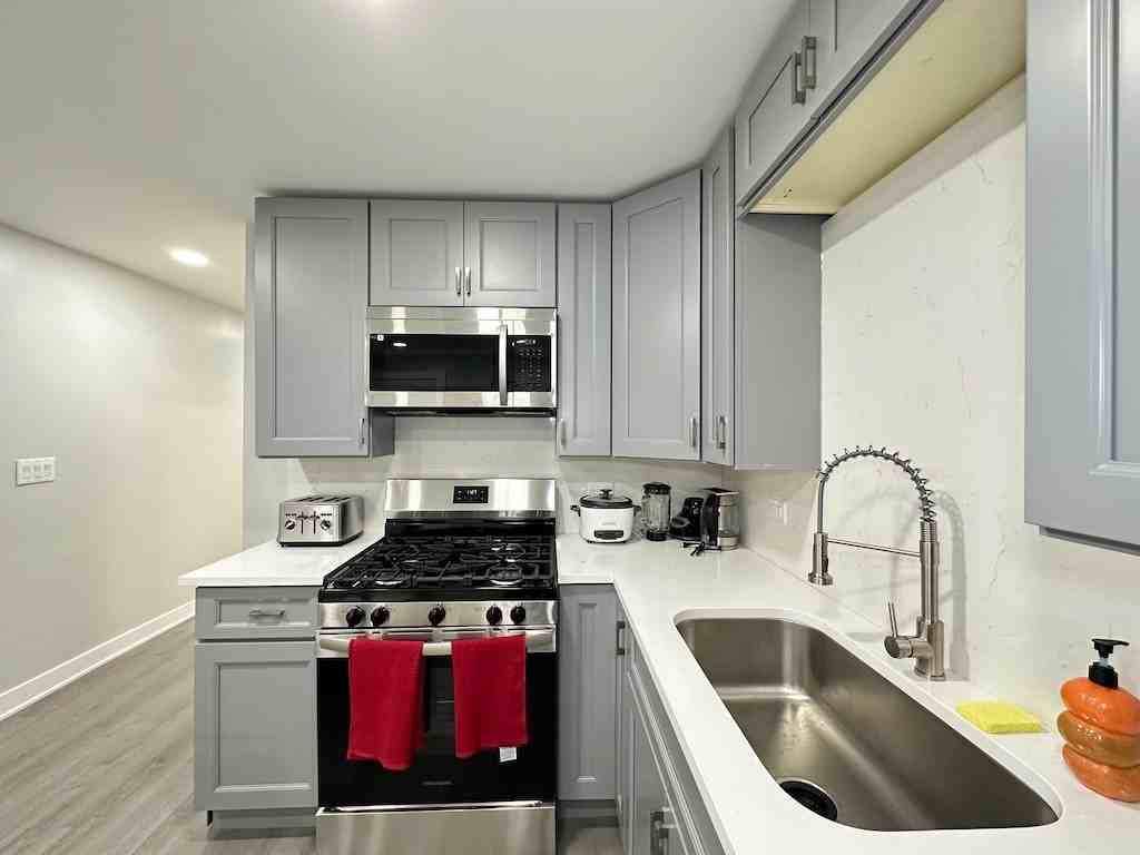 1937 W Grand Ave #1 - Photo 6 of 21