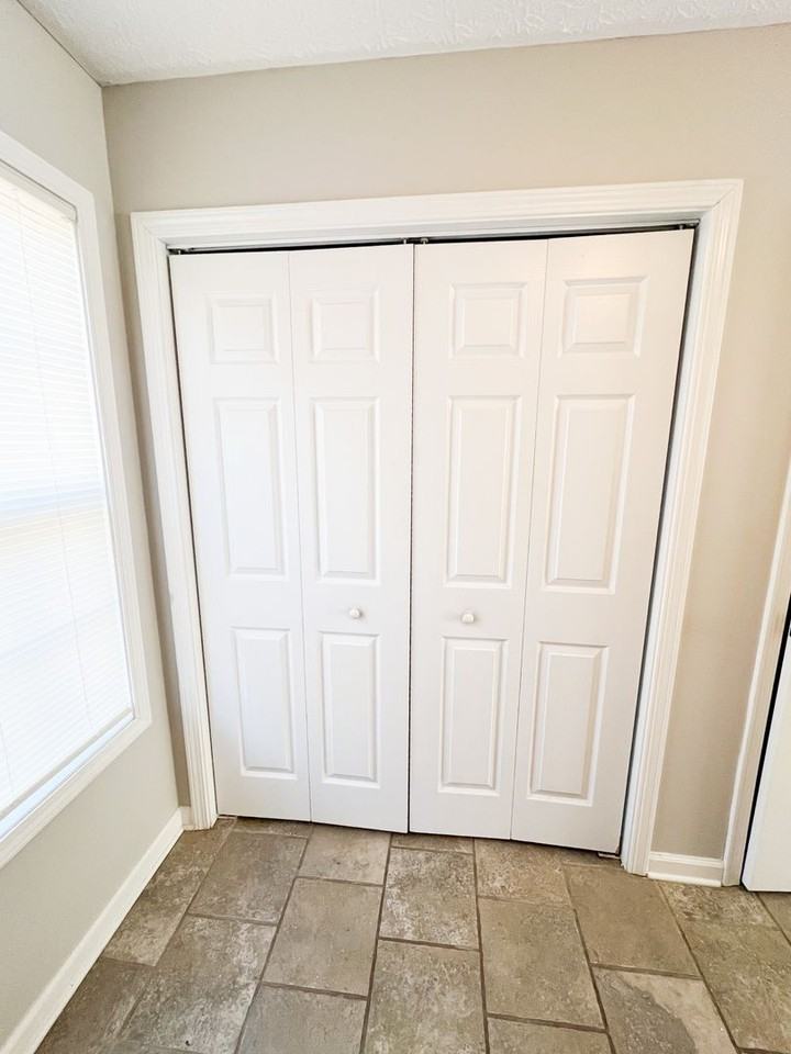 517 Patriot Park Ct - Photo 7 of 13