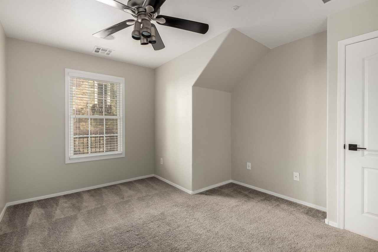 2639 S Harmony Ave - Photo 5 of 27