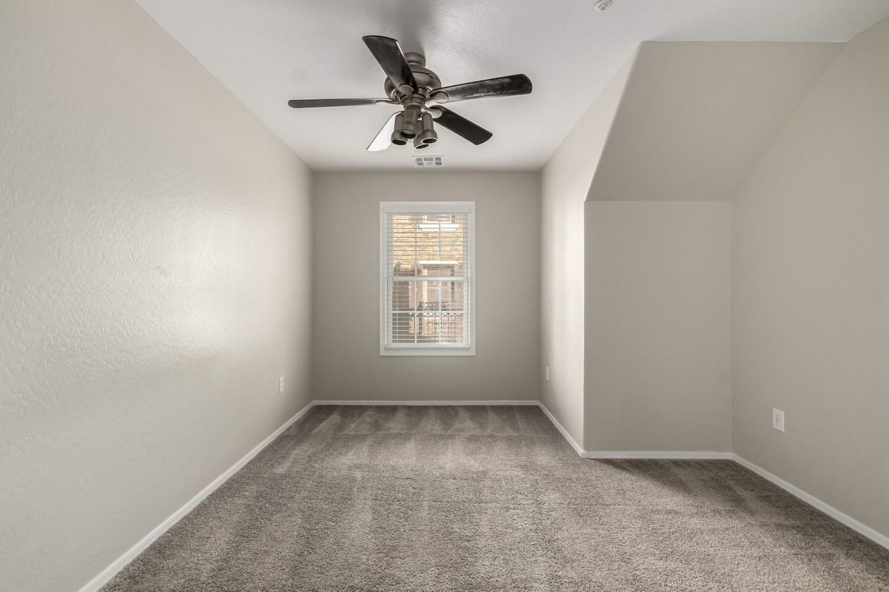2639 S Harmony Ave - Photo 6 of 27